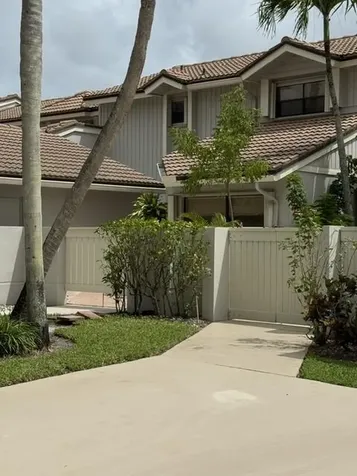 505 Prestwick Circle Palm Beach Gardens FL 33418