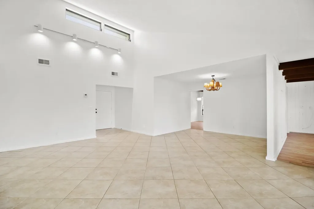 65 W Pinehill Trail W Tequesta FL 33469