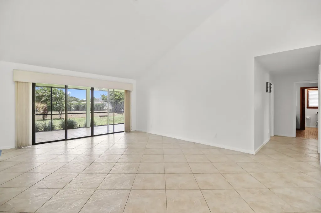 65 W Pinehill Trail W Tequesta FL 33469