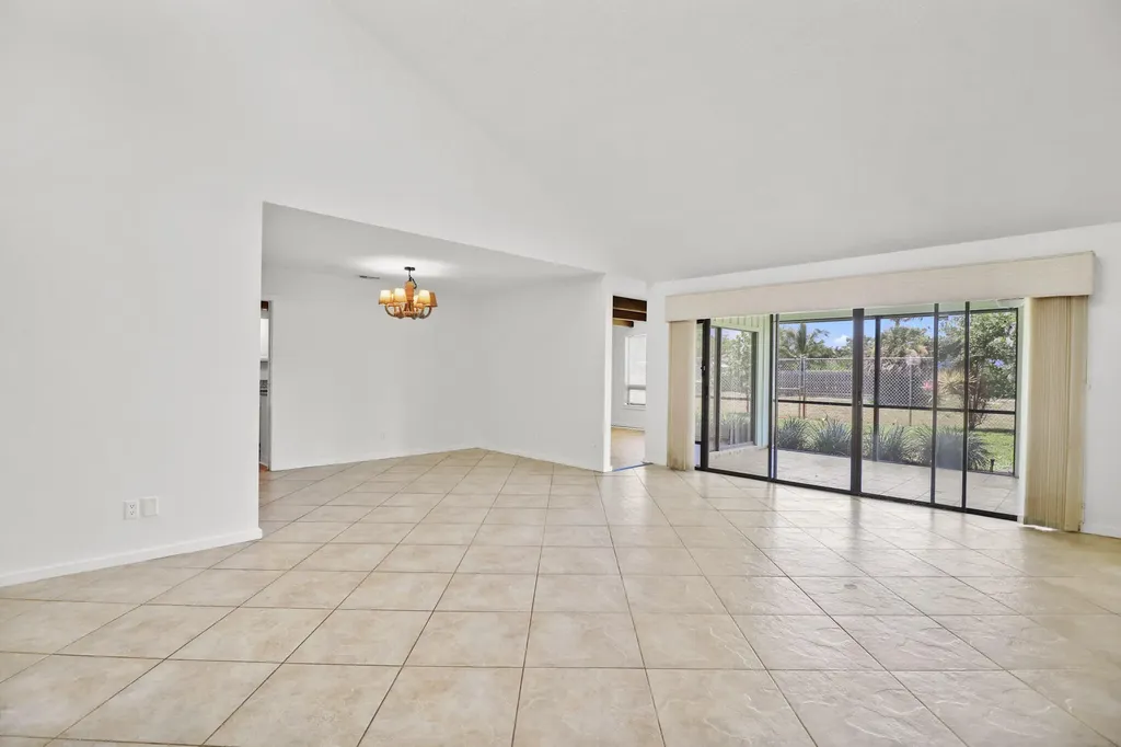 65 W Pinehill Trail W Tequesta FL 33469