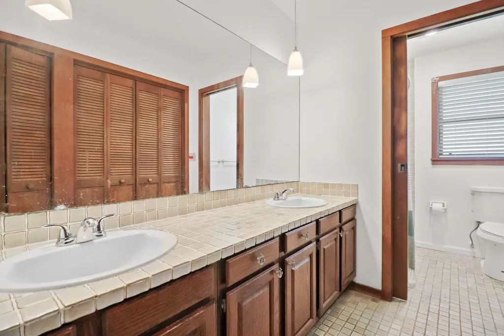 65 W Pinehill Trail W Tequesta FL 33469