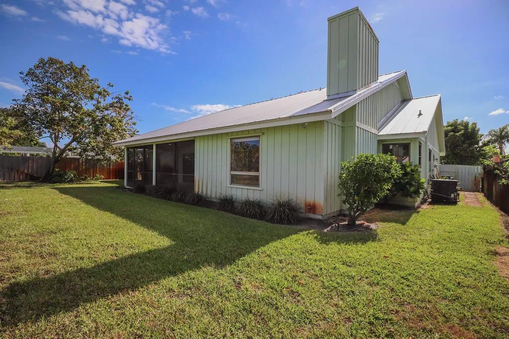 65 W Pinehill Trail W Tequesta FL 33469