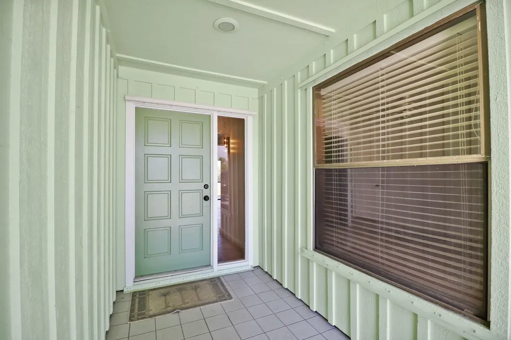 65 W Pinehill Trail W Tequesta FL 33469