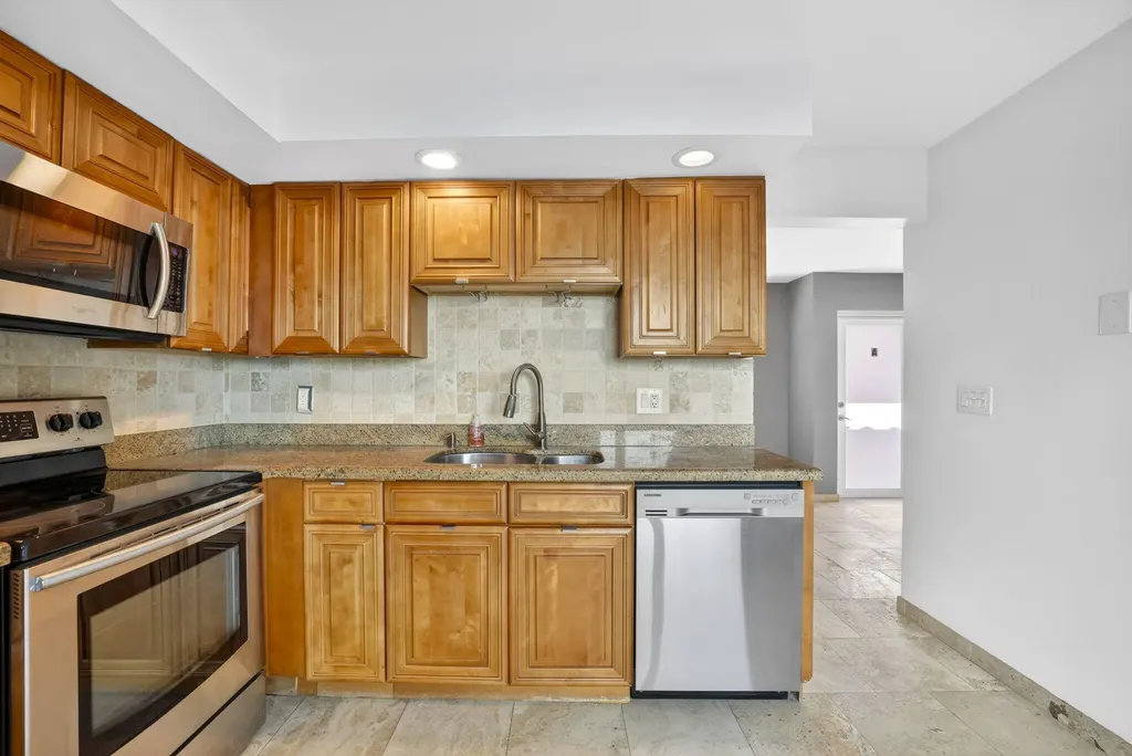 3221 NE 15th Street Pompano Beach FL 33062