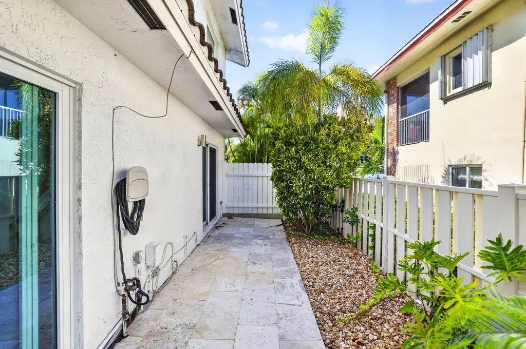 3221 NE 15th Street Pompano Beach FL 33062