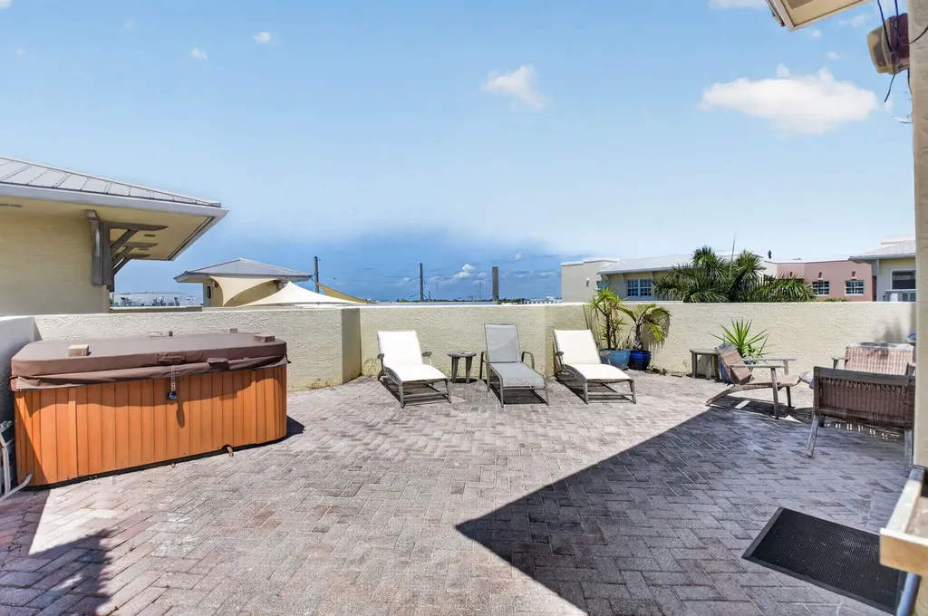 225 NE 1st Street Delray Beach FL 33444