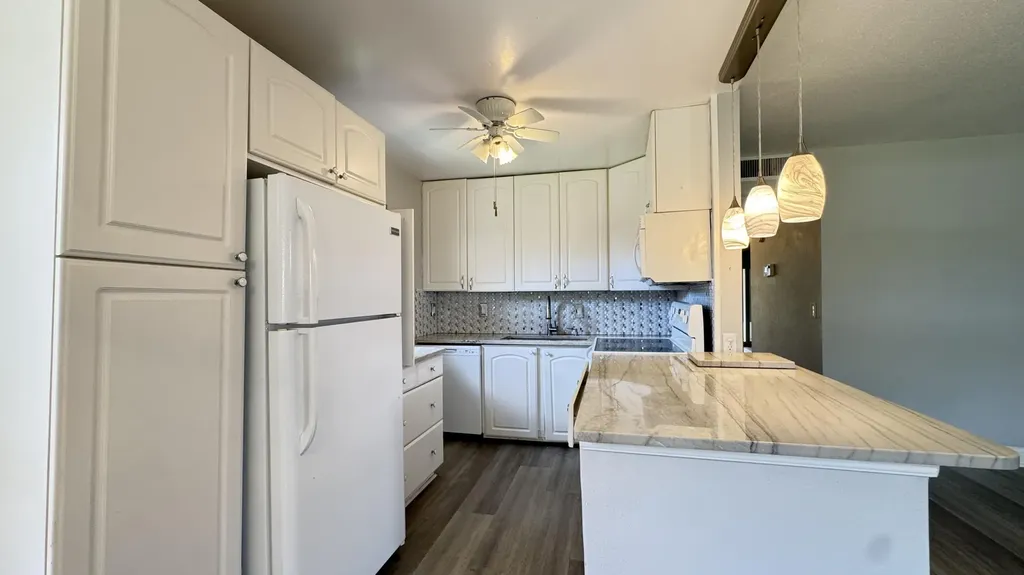 220 Seville J Delray Beach FL 33446