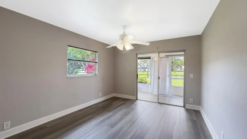 220 Seville J Delray Beach FL 33446