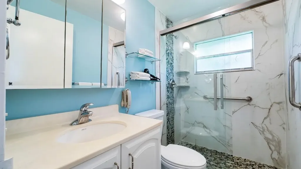220 Seville J Delray Beach FL 33446