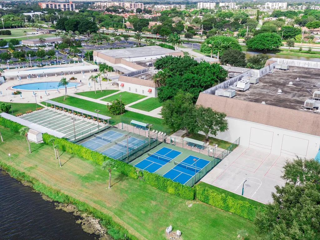 220 Seville J Delray Beach FL 33446