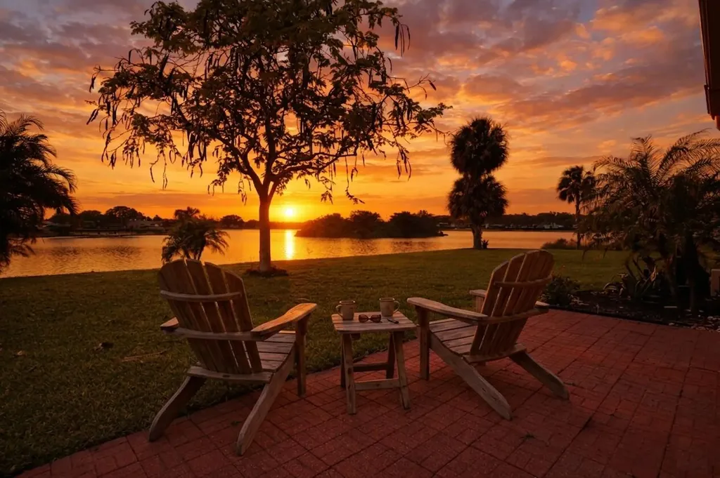 220 Seville J Delray Beach FL 33446