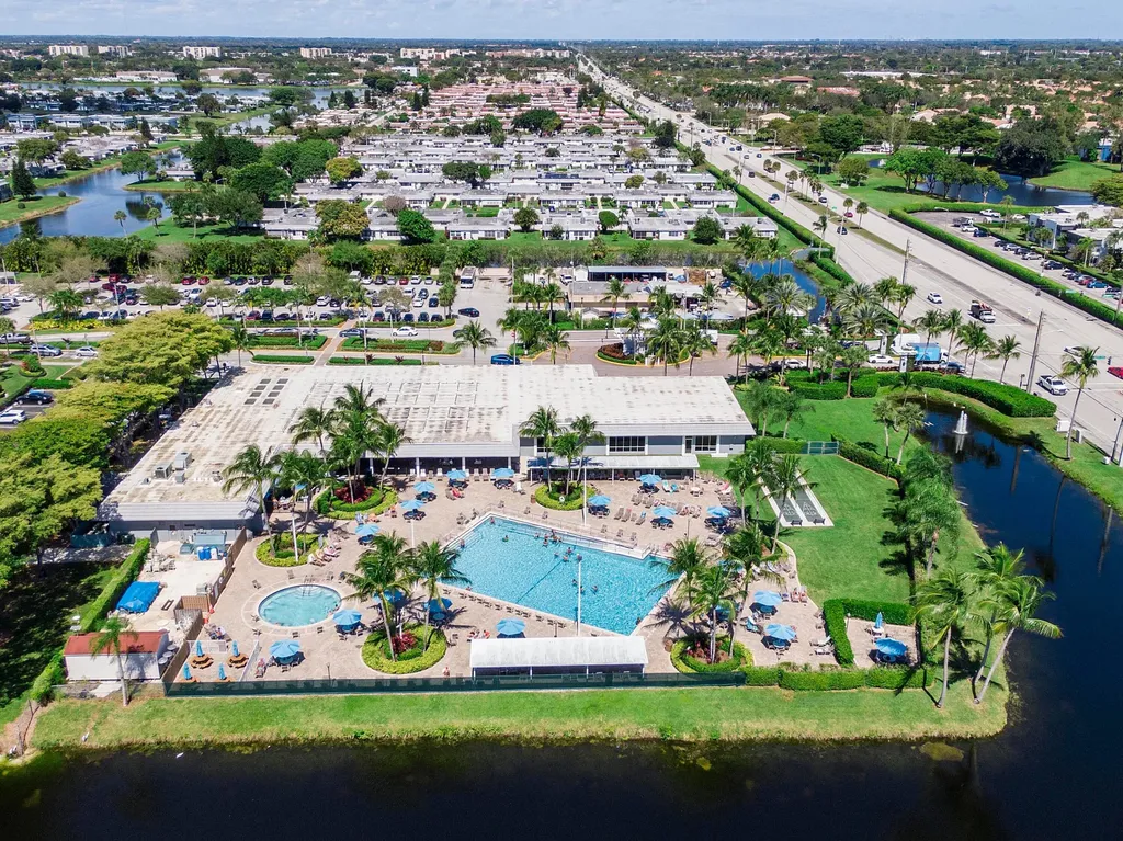 220 Seville J Delray Beach FL 33446