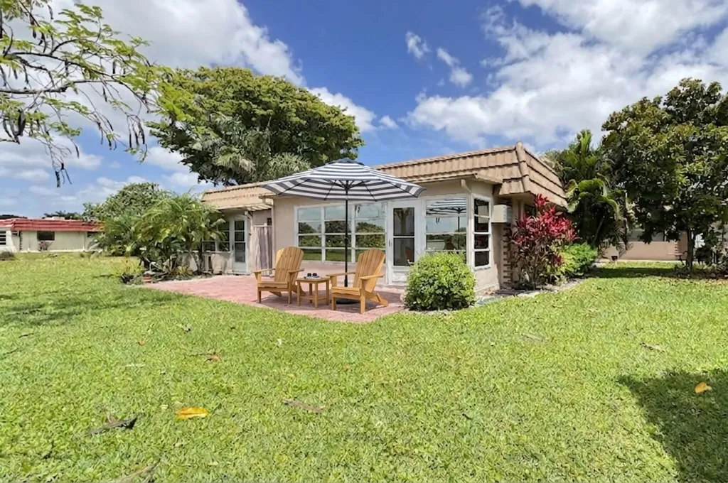 220 Seville J Delray Beach FL 33446