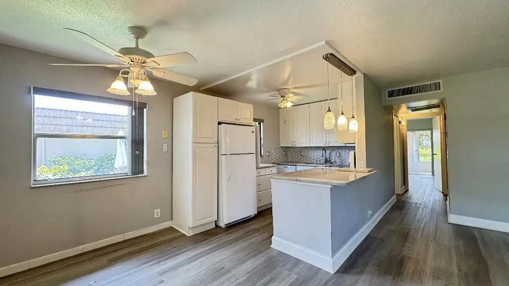 220 Seville J Delray Beach FL 33446