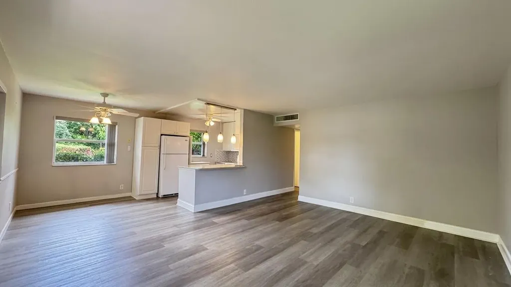 220 Seville J Delray Beach FL 33446