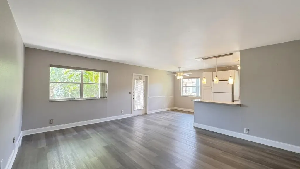 220 Seville J Delray Beach FL 33446