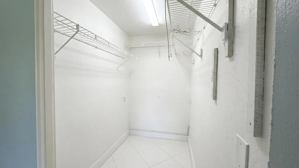 220 Seville J Delray Beach FL 33446