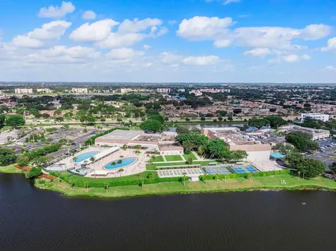 220 Seville J Delray Beach FL 33446