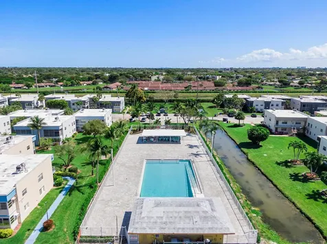 220 Seville J Delray Beach FL 33446