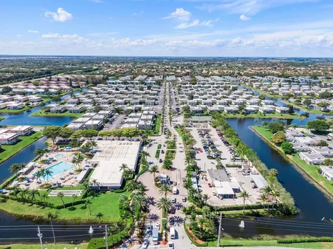 220 Seville J Delray Beach FL 33446