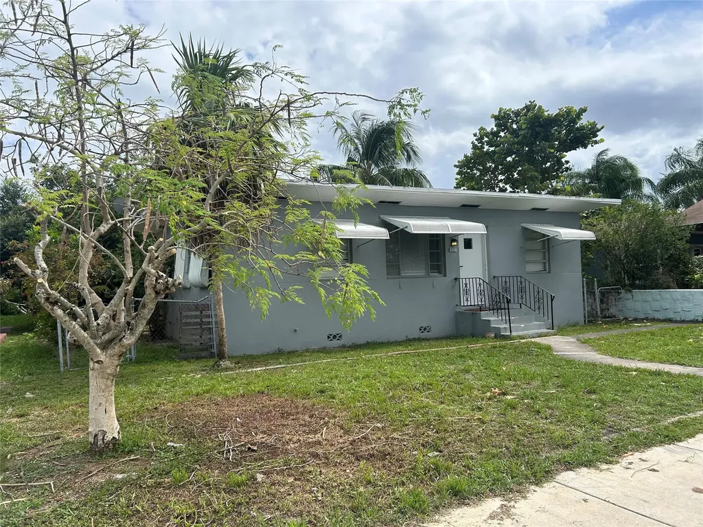 2218 Roosevelt Street Hollywood FL 33020