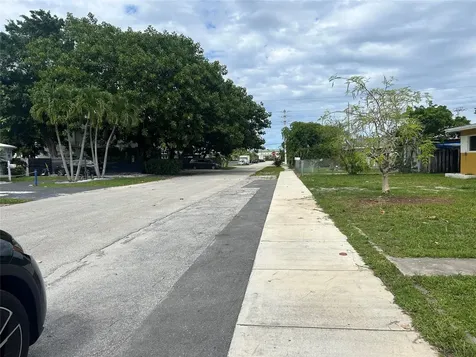 2218 Roosevelt Street Hollywood FL 33020