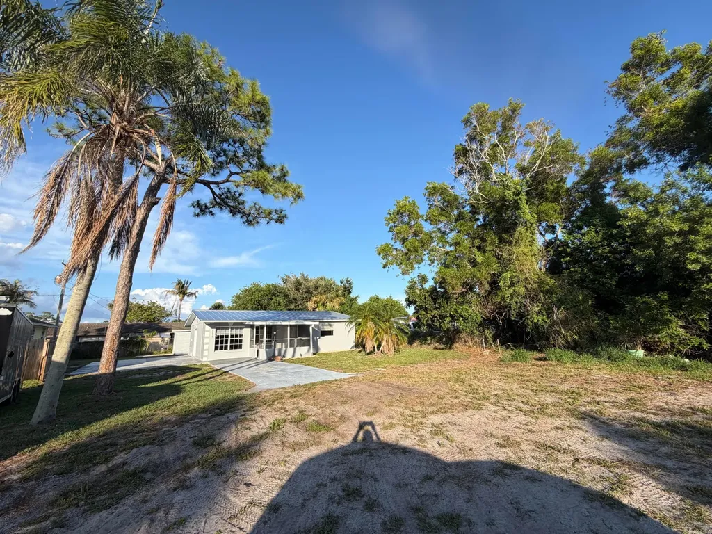 3277 SE Birch Avenue Stuart FL 34997