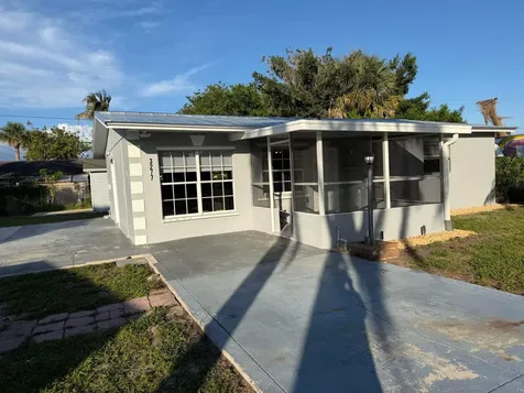 3277 SE Birch Avenue Stuart FL 34997