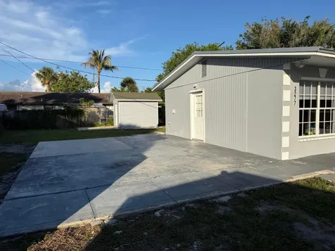 3277 SE Birch Avenue Stuart FL 34997
