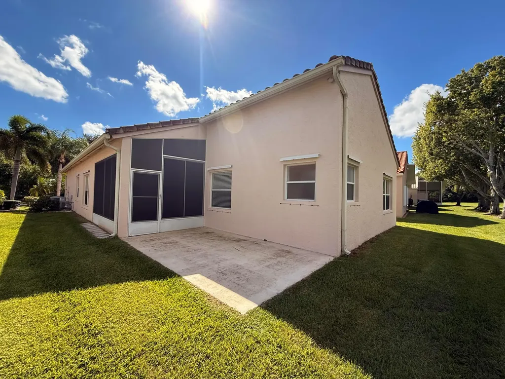 633 NW Whitfield Way Port St Lucie FL 34986