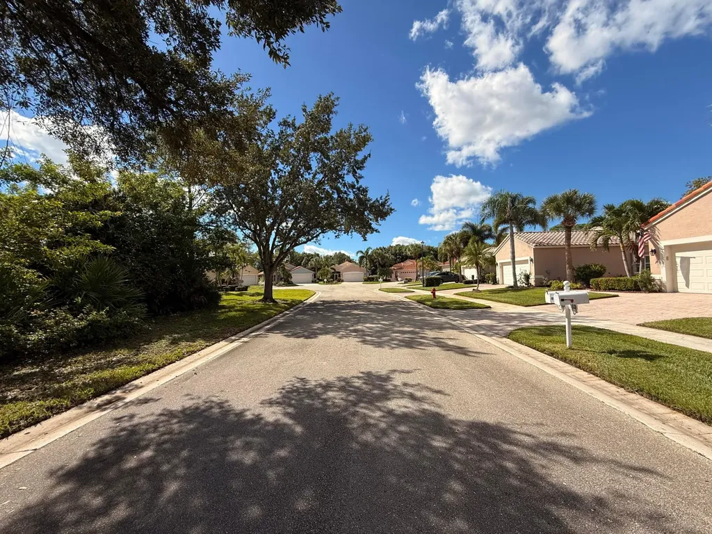 633 NW Whitfield Way Port St Lucie FL 34986