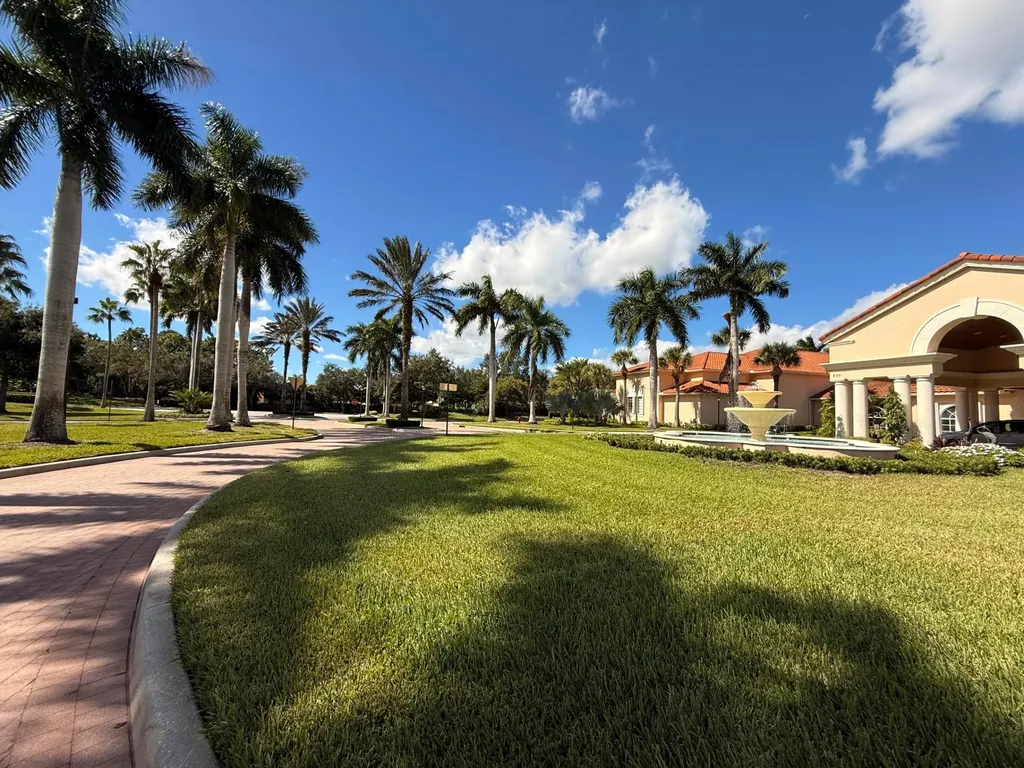 633 NW Whitfield Way Port St Lucie FL 34986