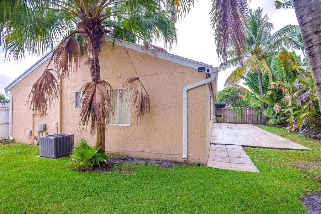 18813 Cloud Lake Circle Boca Raton FL 33496