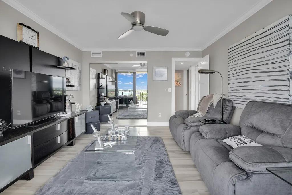899 Jeffery Street Boca Raton FL 33487