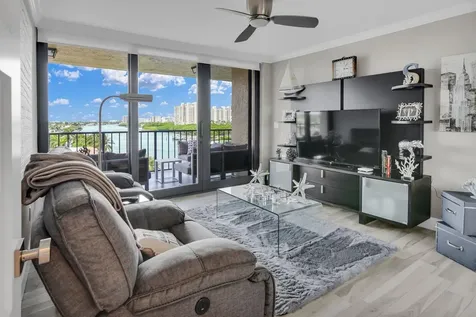 899 Jeffery Street Boca Raton FL 33487
