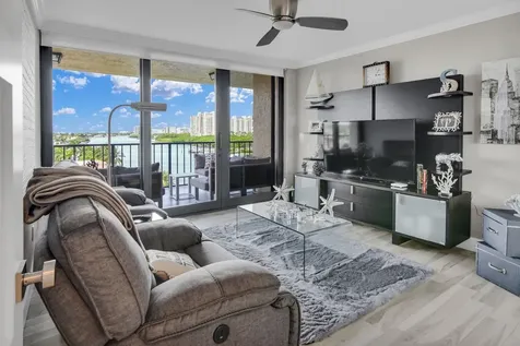 899 Jeffery Street Boca Raton FL 33487