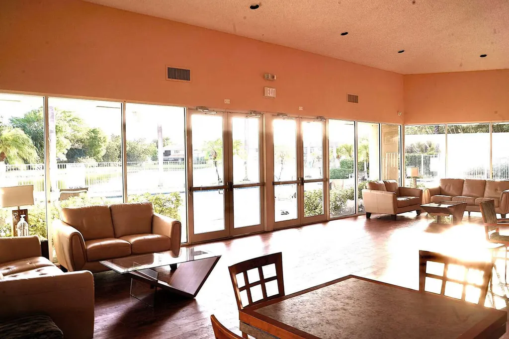 8088 Vía Di Veneto Boca Raton FL 33496