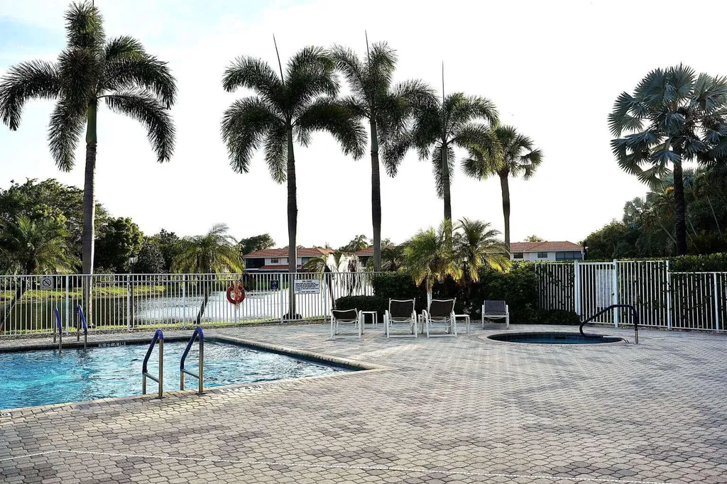 8088 Vía Di Veneto Boca Raton FL 33496