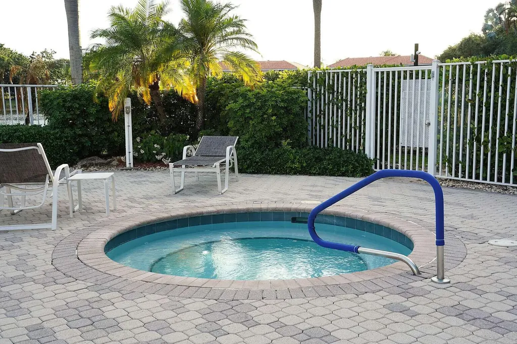 8088 Vía Di Veneto Boca Raton FL 33496