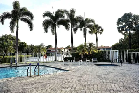8088 Vía Di Veneto Boca Raton FL 33496