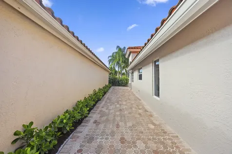 5141 Columbo Court Delray Beach FL 33484