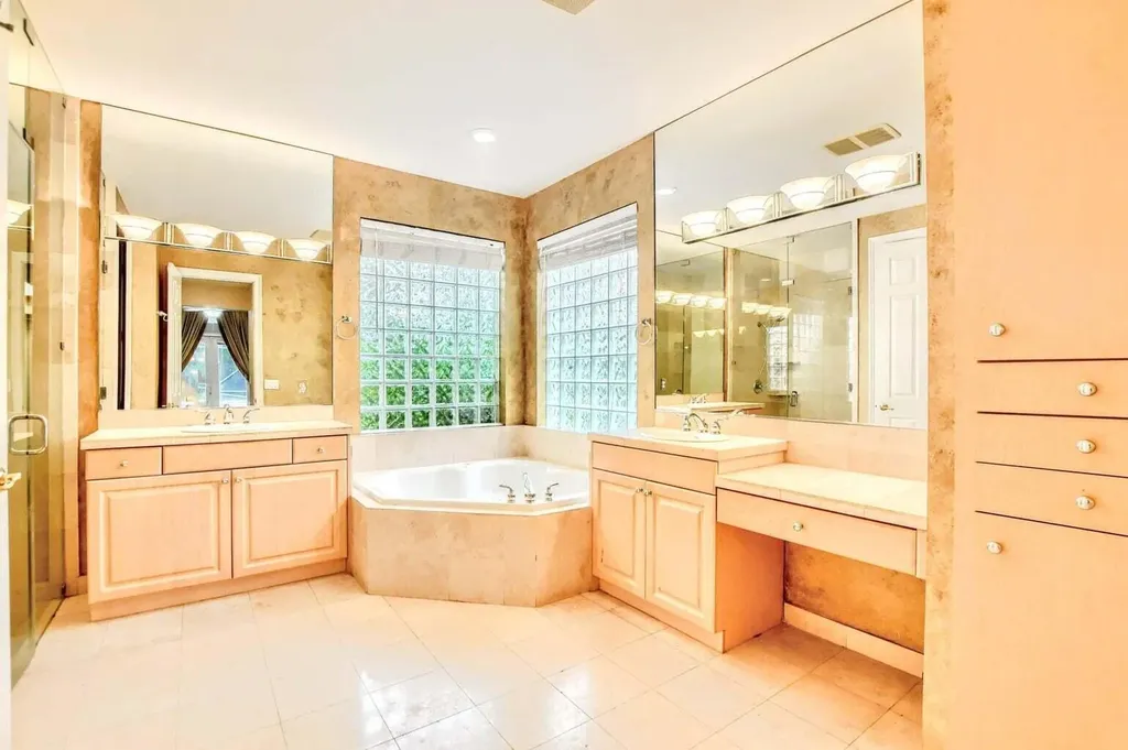 19474 Saturnia Lakes Drive Boca Raton FL 33498