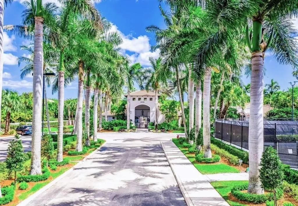 19474 Saturnia Lakes Drive Boca Raton FL 33498