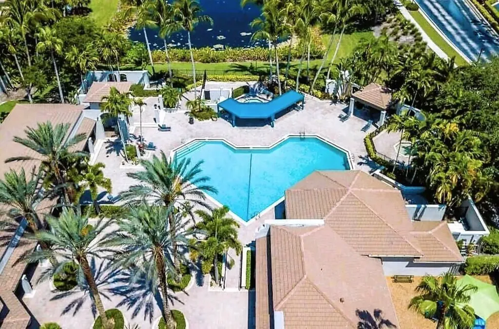 19474 Saturnia Lakes Drive Boca Raton FL 33498