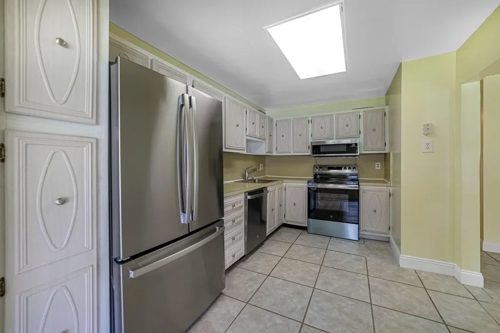 8633 NW 12th Street Plantation FL 33322