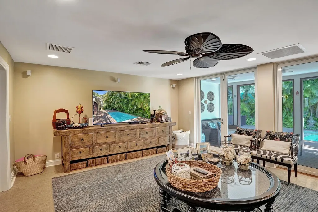 15 Minnetonka Road Sea Ranch Lakes FL 33308