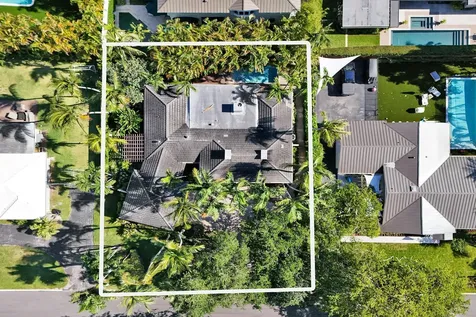 15 Minnetonka Road Sea Ranch Lakes FL 33308