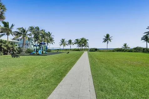 15 Minnetonka Road Sea Ranch Lakes FL 33308