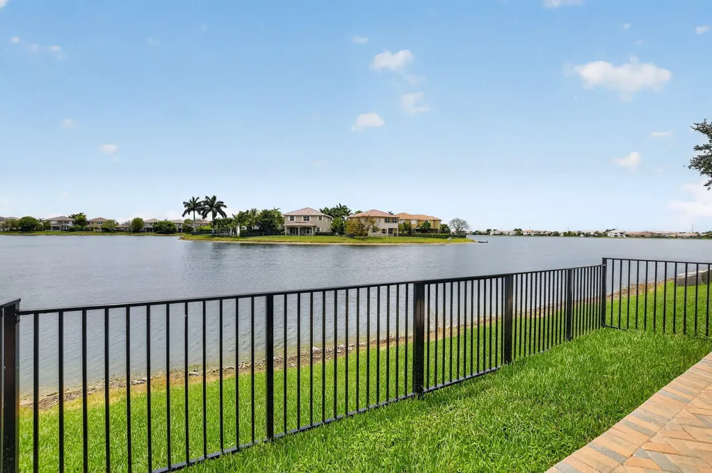 8437 Lakeview Trail Parkland FL 33076