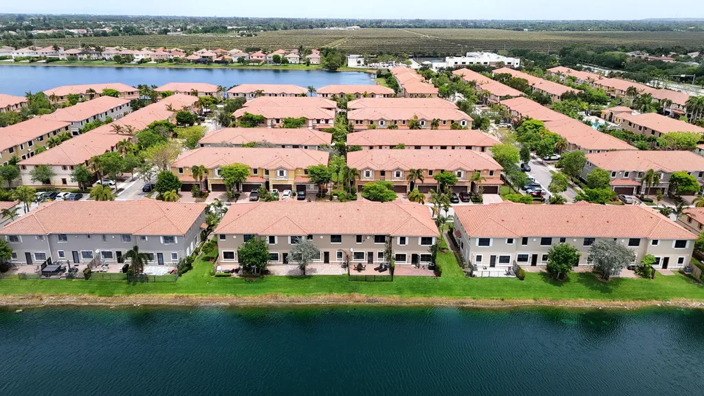 8437 Lakeview Trail Parkland FL 33076